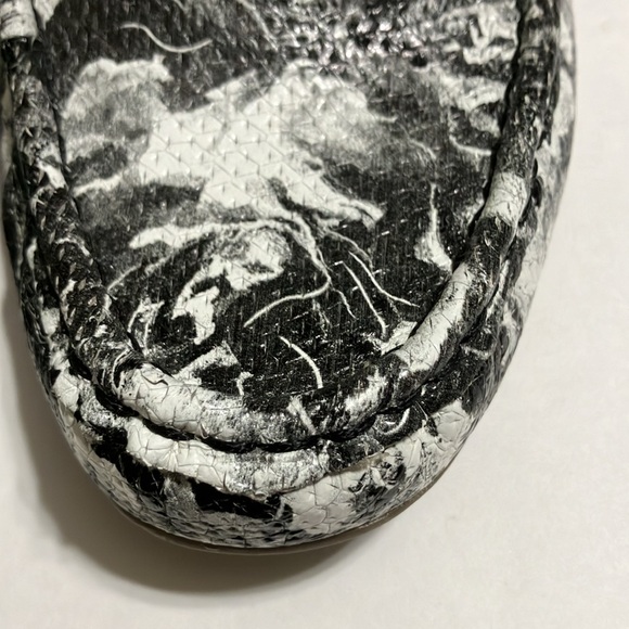 Isaac Mizrahi Live Size 7 1/2 M Black and White Loafer Shoe - Picture 7 of 10